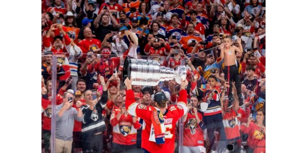 Florida Panthers vyhráli první Stanley Cup v historii týmu Florida Panthers vyhráli první Stanley Cup v historii týmu